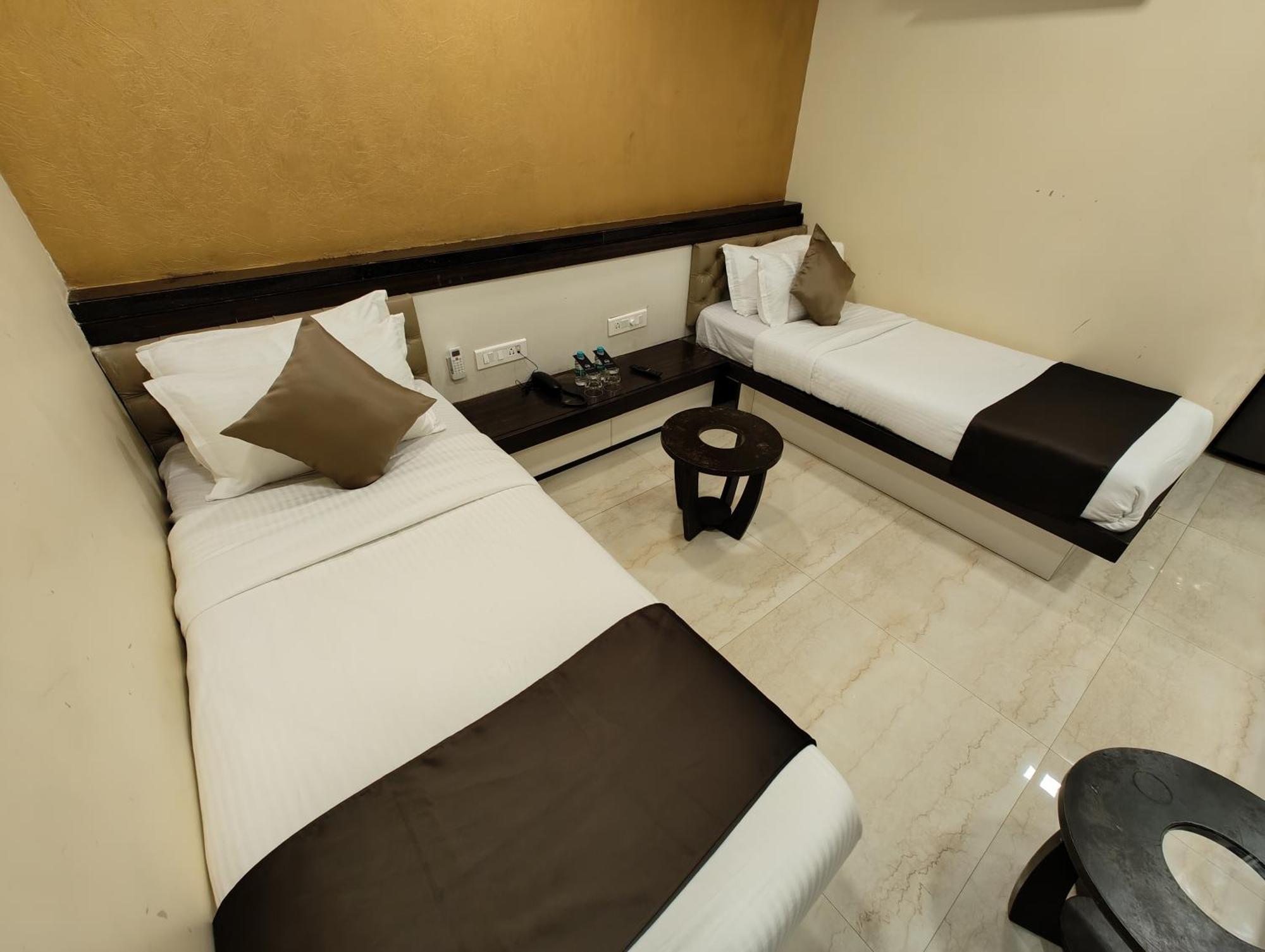 The Majlis Hotel - Colaba Mumbai Bagian luar foto